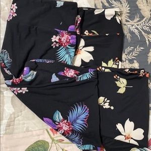 SOLD LuLaRoe Printed Tropical/Floral Leggings